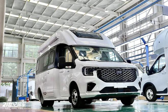 这款飞翔T8铁C房车如何做到“配置拉满”？pg电子平台福特23T动力+无接缝车身！(图10)