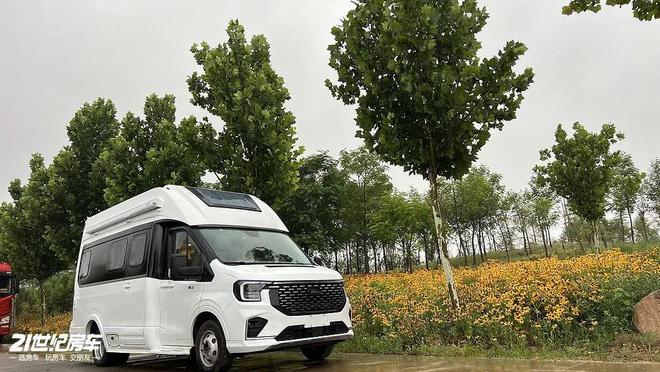 这款飞翔T8铁C房车如何做到“配置拉满”？pg电子平台福特23T动力+无接缝车身！(图12)