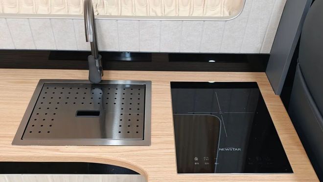 月28亮相成都房车展全时四驱三把锁pg试玩这才是能越野的露营车11(图5) 月28亮相成都房车展全时四驱三把锁pg试玩这才是能越野的露营车11(图5)