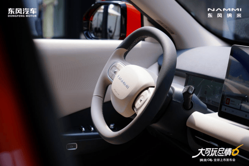 凭 “天地门”+ 超长轴距成 10 万级